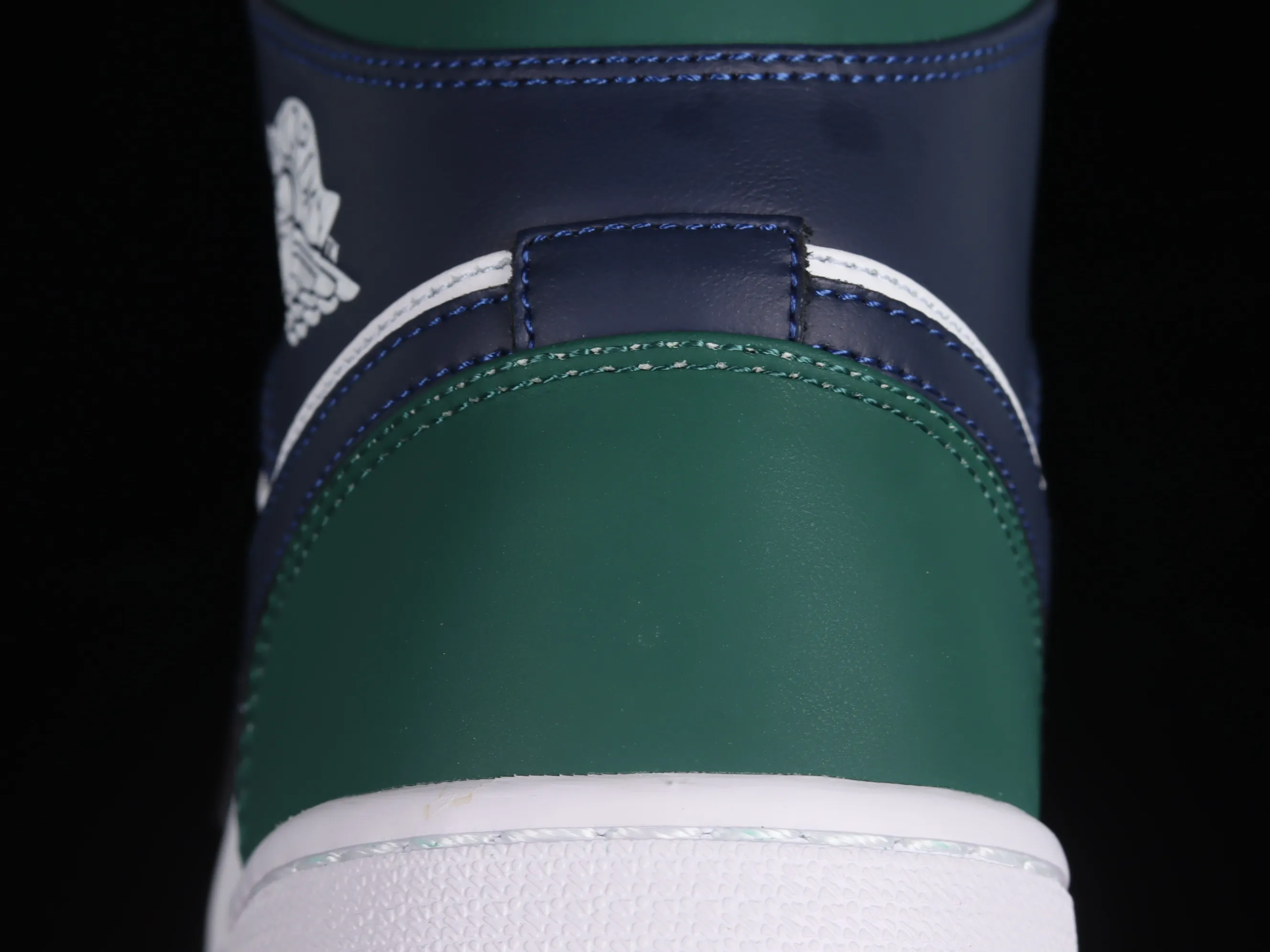 All categories Air Jordan Jordan series basketball shoes Air Jordan 1 Mid Air Jordan 1 Mid SE AJ1 Joe 1 navy blue and green color matching Zhongbang basketball shoes DZ5326-300